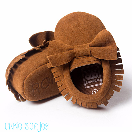 Fringe bruine mocassin babyschoenen suede